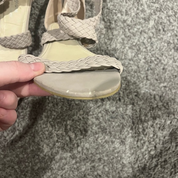 Pennington’s short strappy wedge - Picture 6 of 6